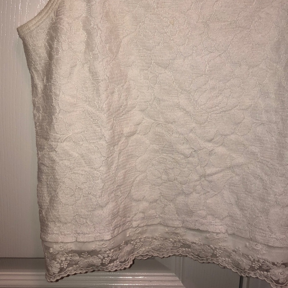 WHITE HOLLISTER TOP - Picture 2 of 2
